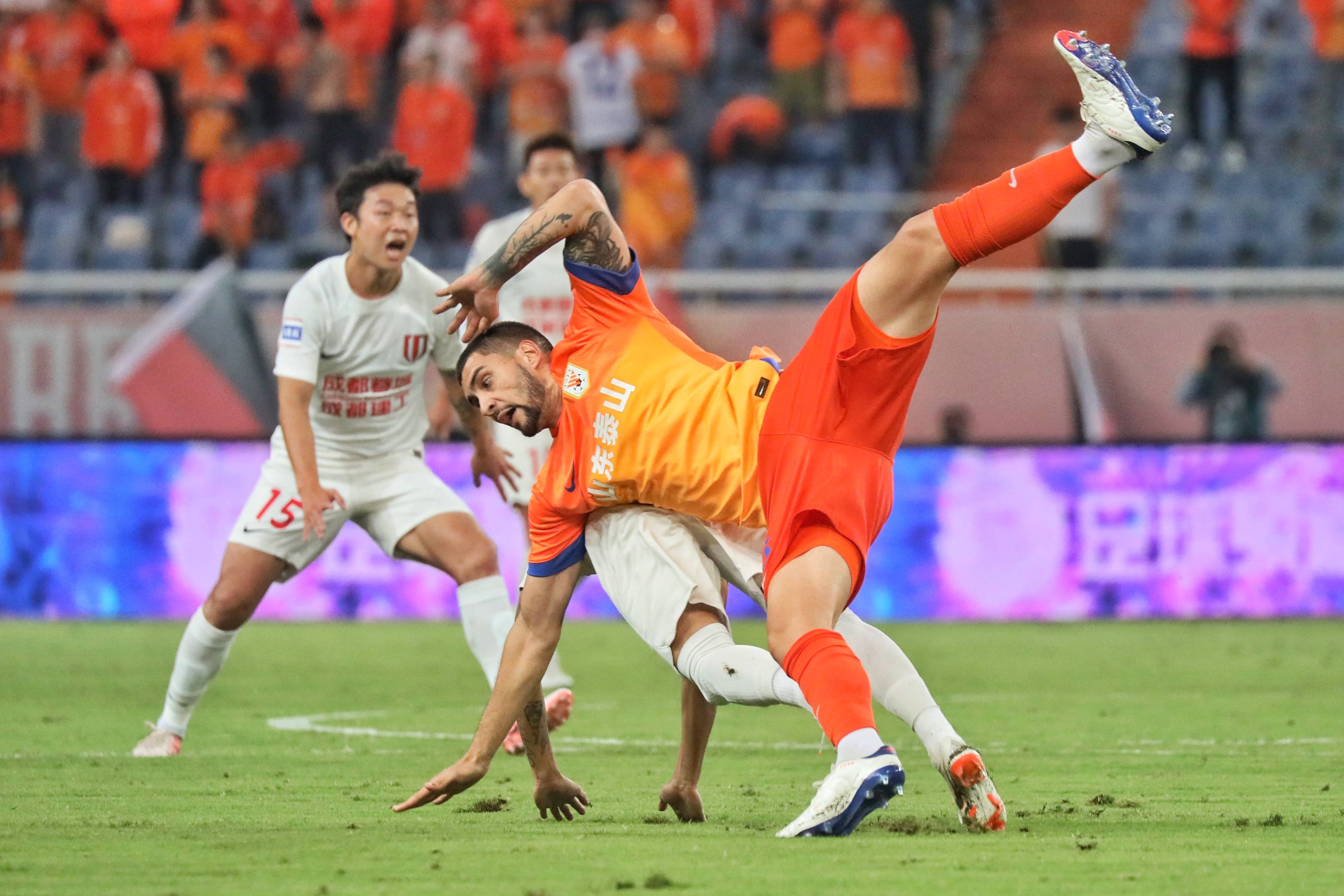 一支中超球队在训练中展现出强大实力 一支中超球队在训练中展现出强大实力