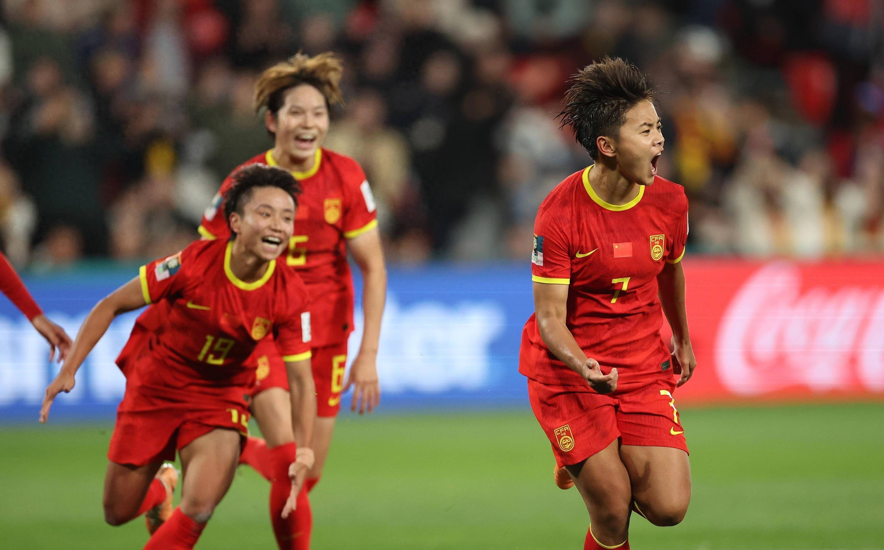 中国女足在比赛中展现出高超球技 中国女足在比赛中展现出高超球技