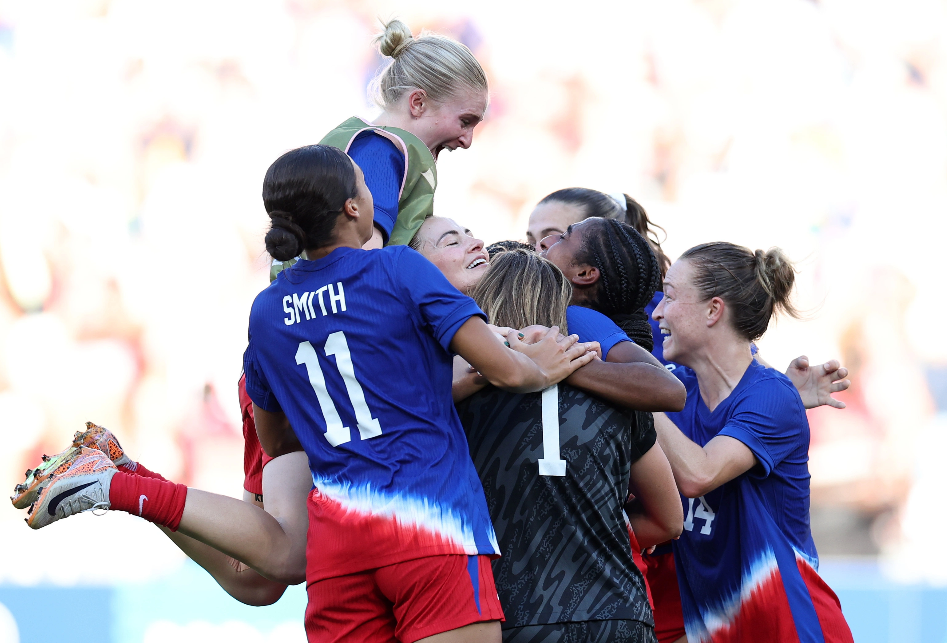 包含科特迪瓦女足队团结协作，实现突破的词条