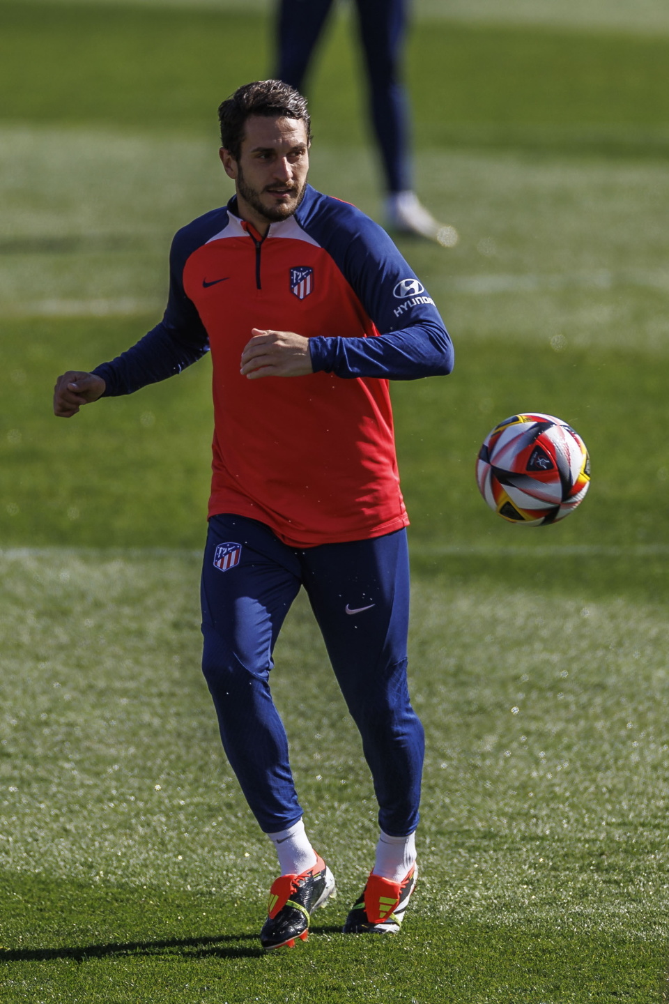 包含马德里球队主帅深夜研究战术，备战下一场比赛的词条