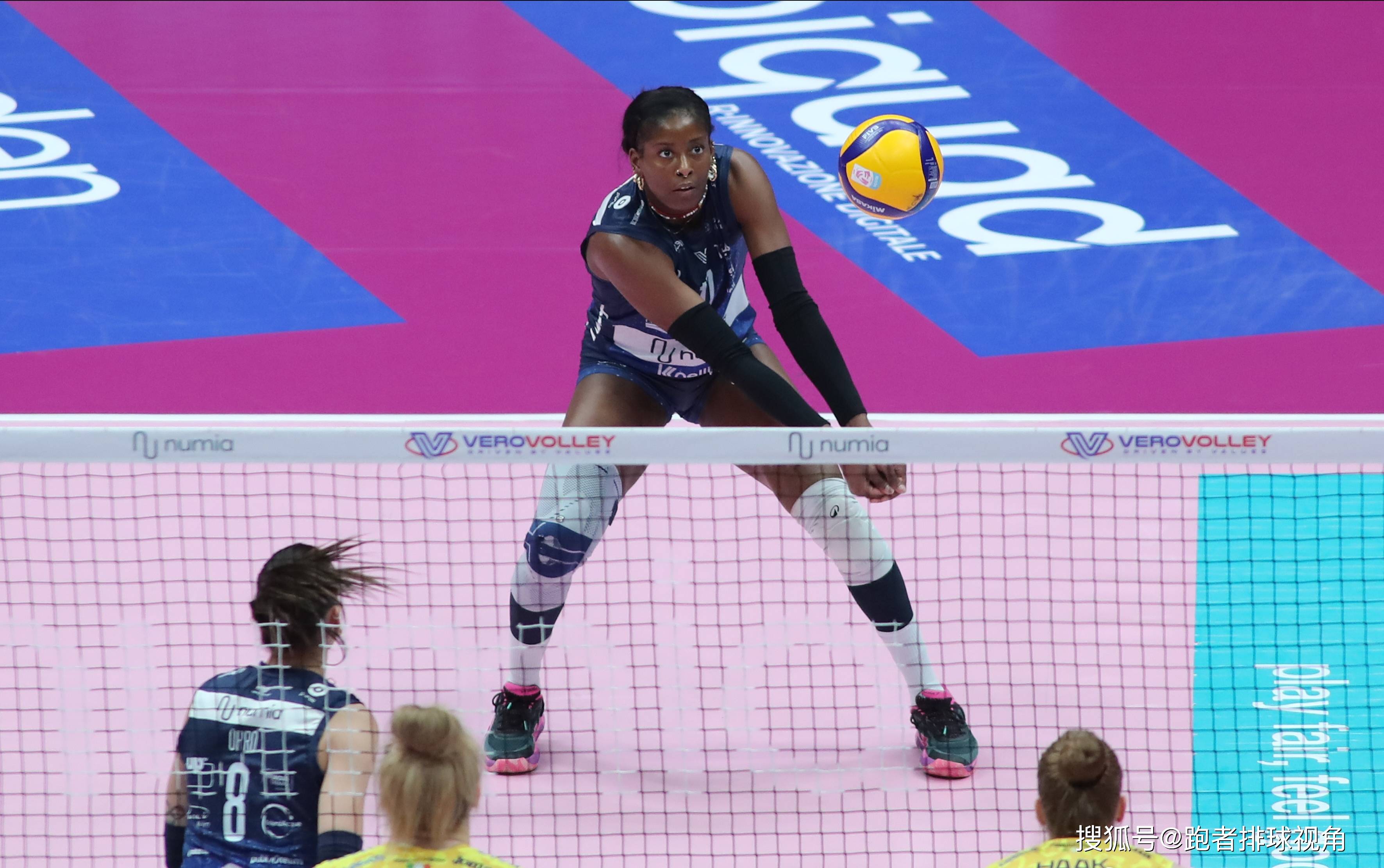 球队备战强劲对手,女足比赛临危不惧的简单介绍 球队备战强劲对手,女足比赛临危不惧的简单介绍