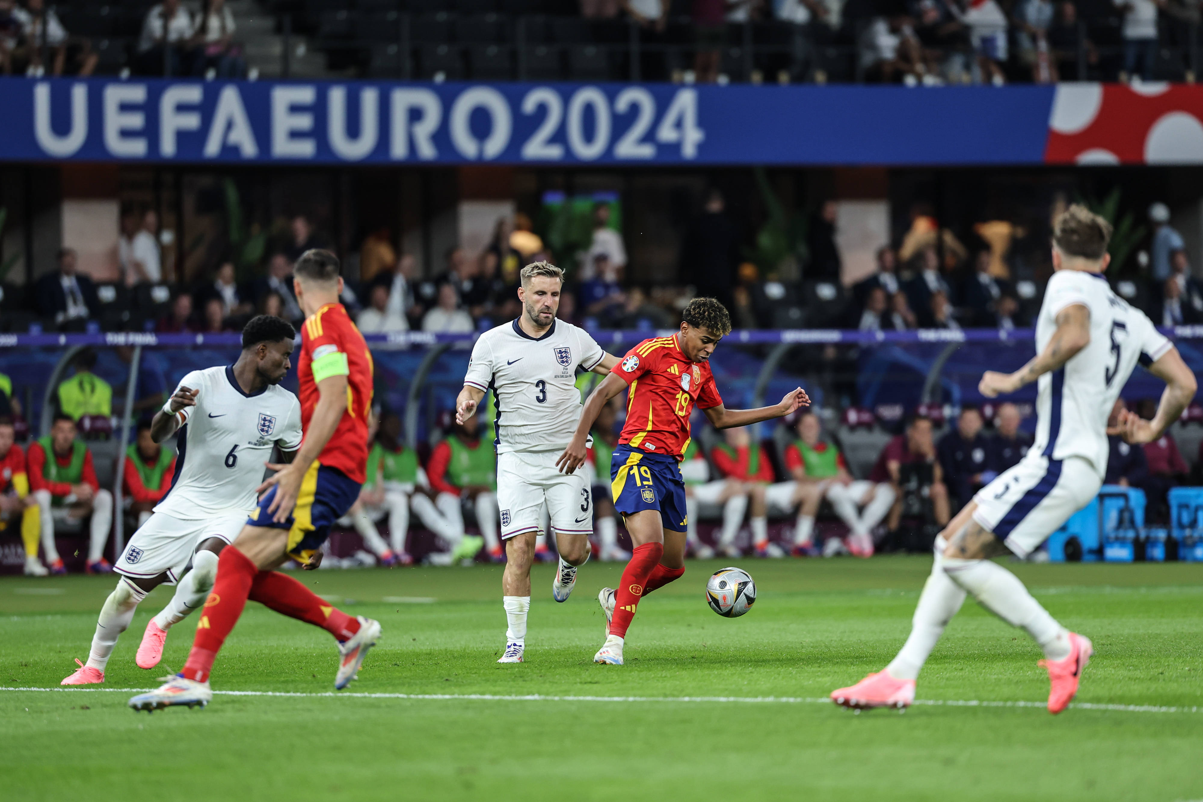 欧洲足球赛事精彩绝伦,各队实力较量令人期待 欧洲足球赛事精彩绝伦,各队实力较量令人期待