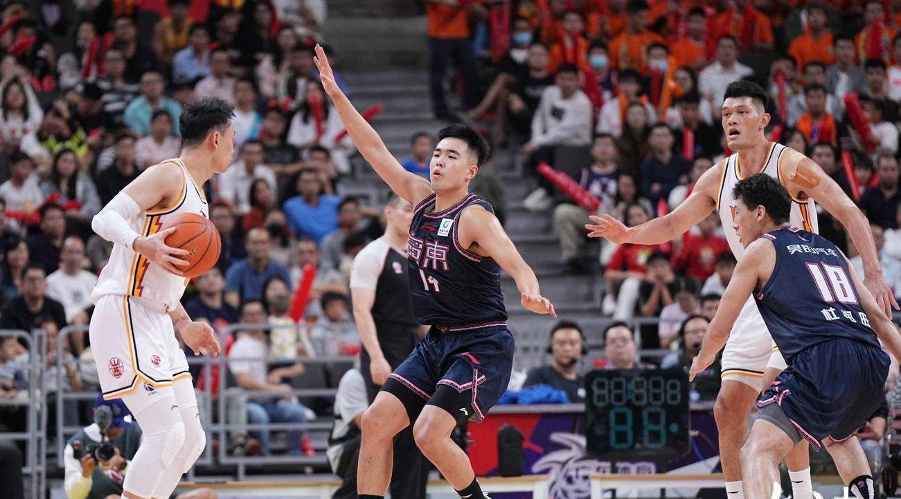 关于广东男篮在比赛中展现出坚韧的心态,成功击败对手的信息 关于广东男篮在比赛中展现出坚韧的心态,成功击败对手的信息