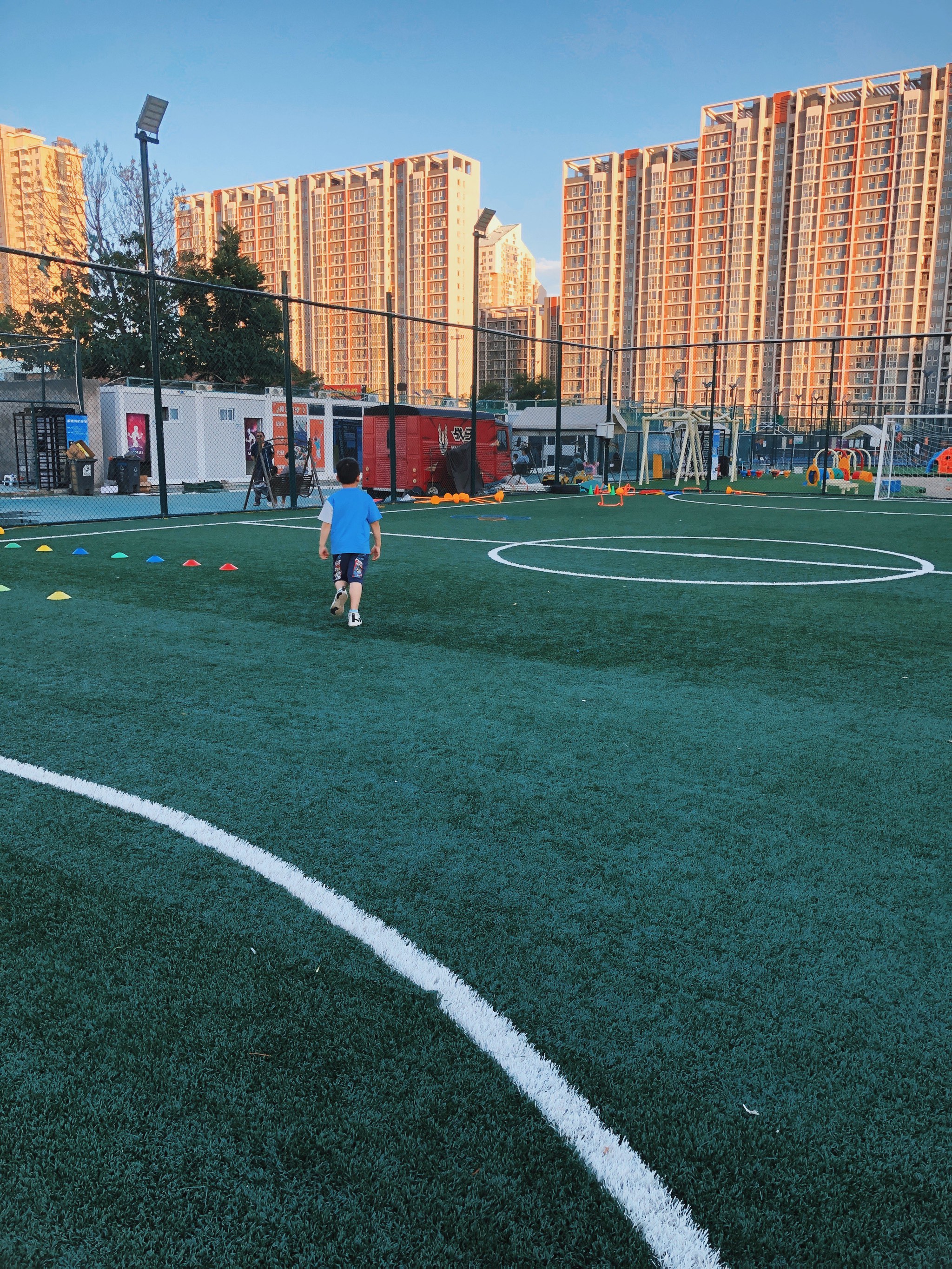 包含足球热潮席卷全国,球场上的精彩表现令人瞩目的词条 包含足球热潮席卷全国,球场上的精彩表现令人瞩目的词条