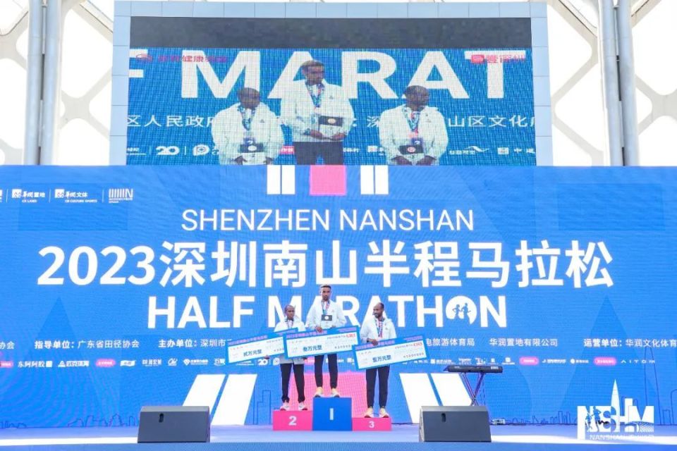 马拉松比赛中埃塞俄比亚选手快速冲刺的简单介绍 马拉松比赛中埃塞俄比亚选手快速冲刺的简单介绍