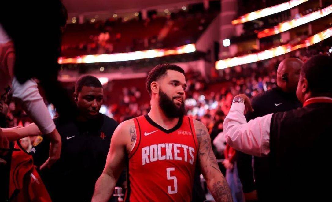 包含猛龙后卫范弗利特连续两场砍下三双数据亮眼的词条 包含猛龙后卫范弗利特连续两场砍下三双数据亮眼的词条