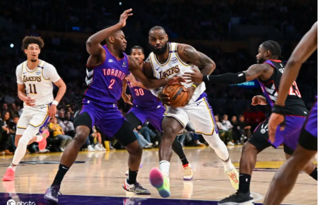 猛龙队展现出色团队配合,轻松击败对手 猛龙队展现出色团队配合,轻松击败对手