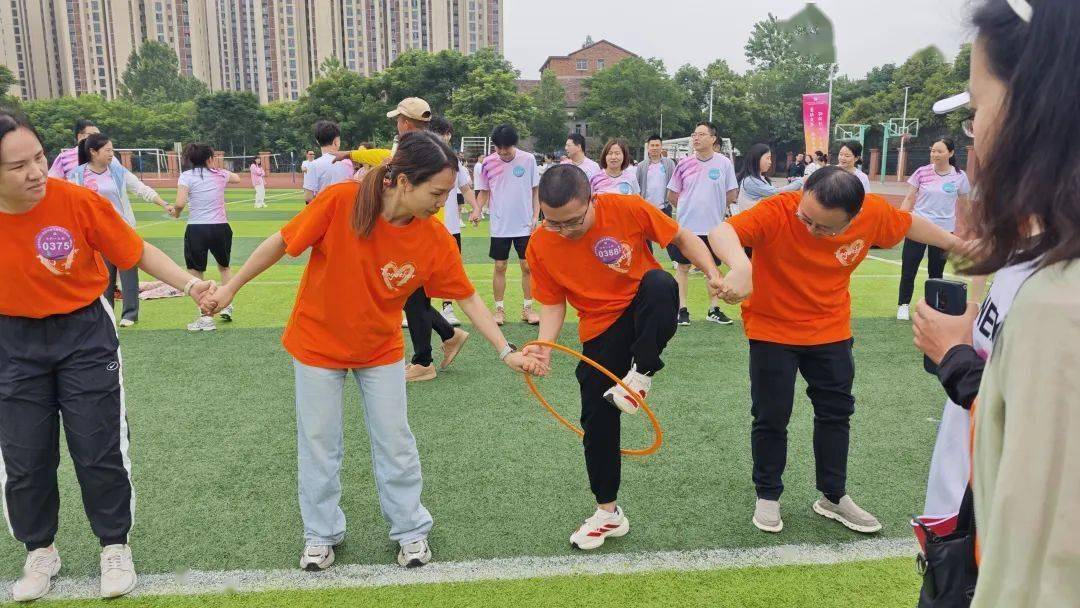 一场比赛涌现出多位高手，精彩纷呈的简单介绍