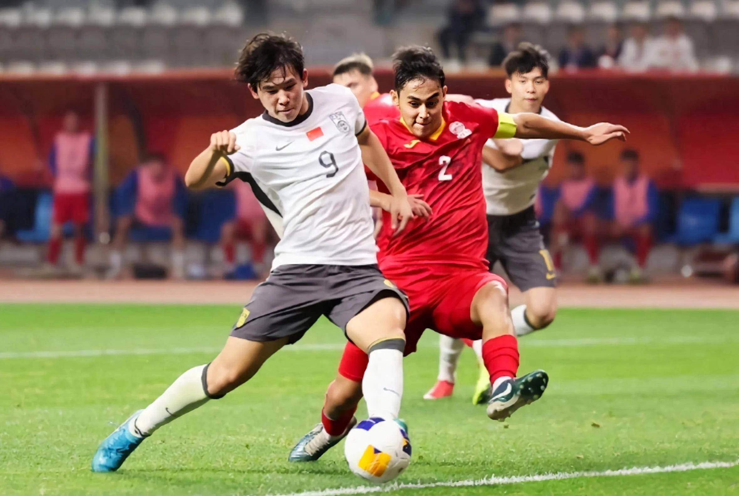 精彩比赛场面让球迷们兴奋不已 精彩比赛场面让球迷们兴奋不已