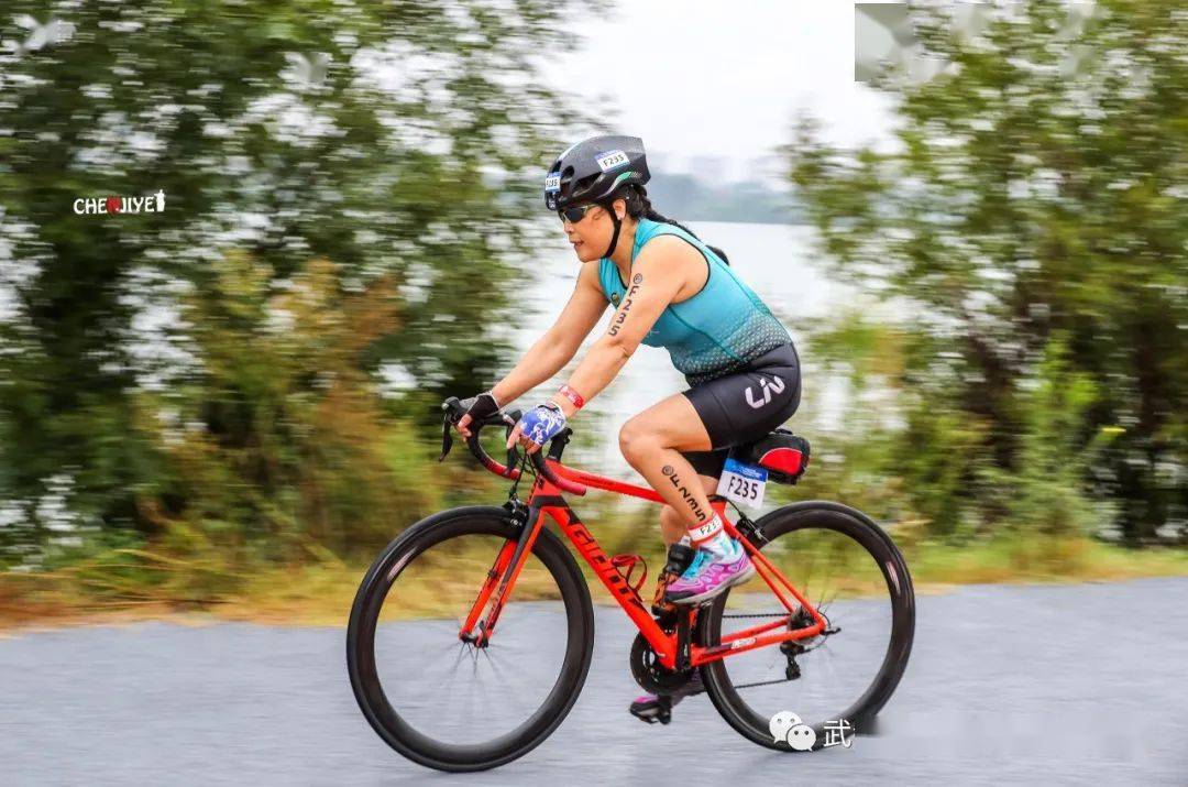 西班牙摔跤选手勇往直前,成功闯过难关! 西班牙摔跤选手勇往直前,成功闯过难关!