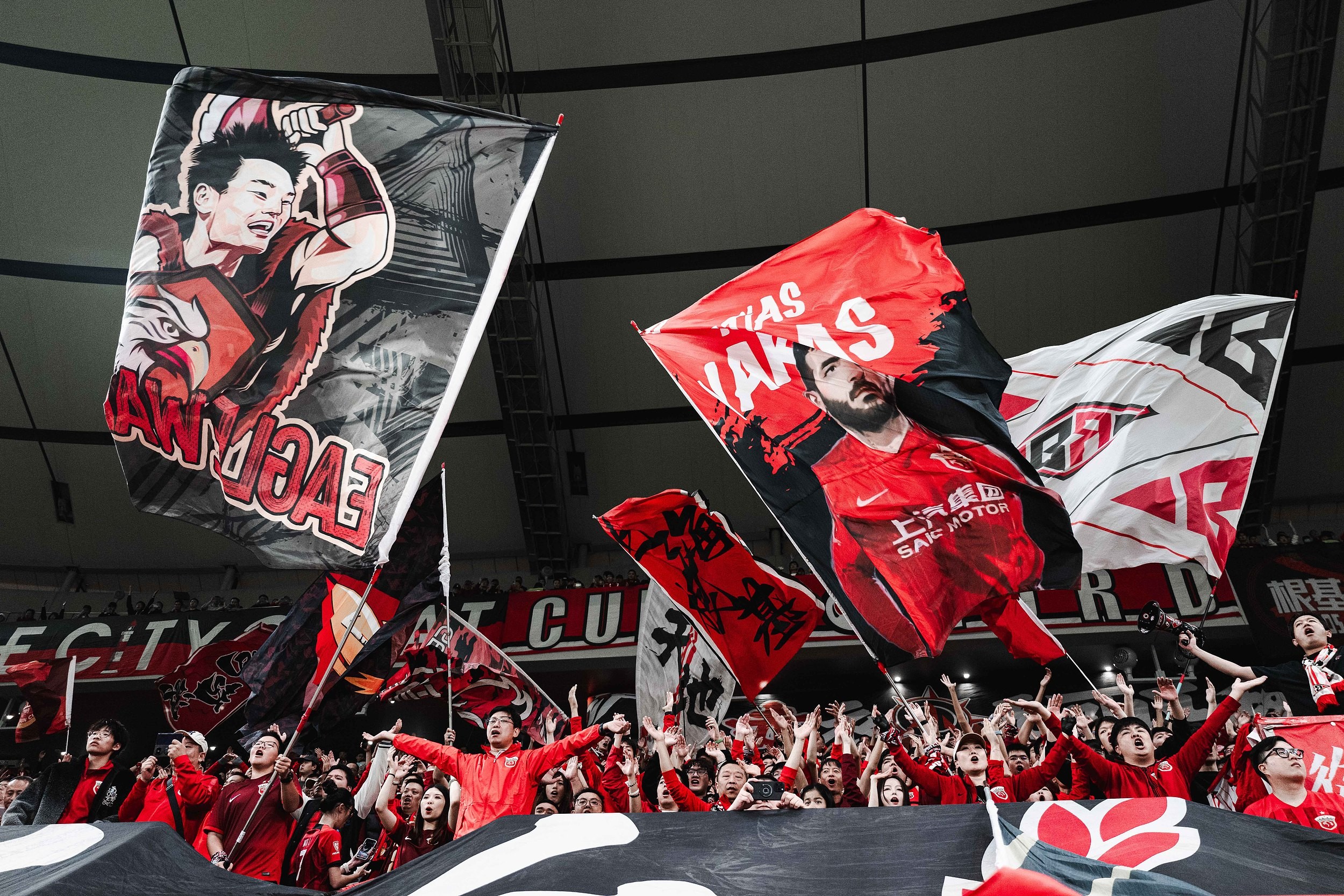 热门足球比赛大幕拉开,悬念迭起 热门足球比赛大幕拉开,悬念迭起