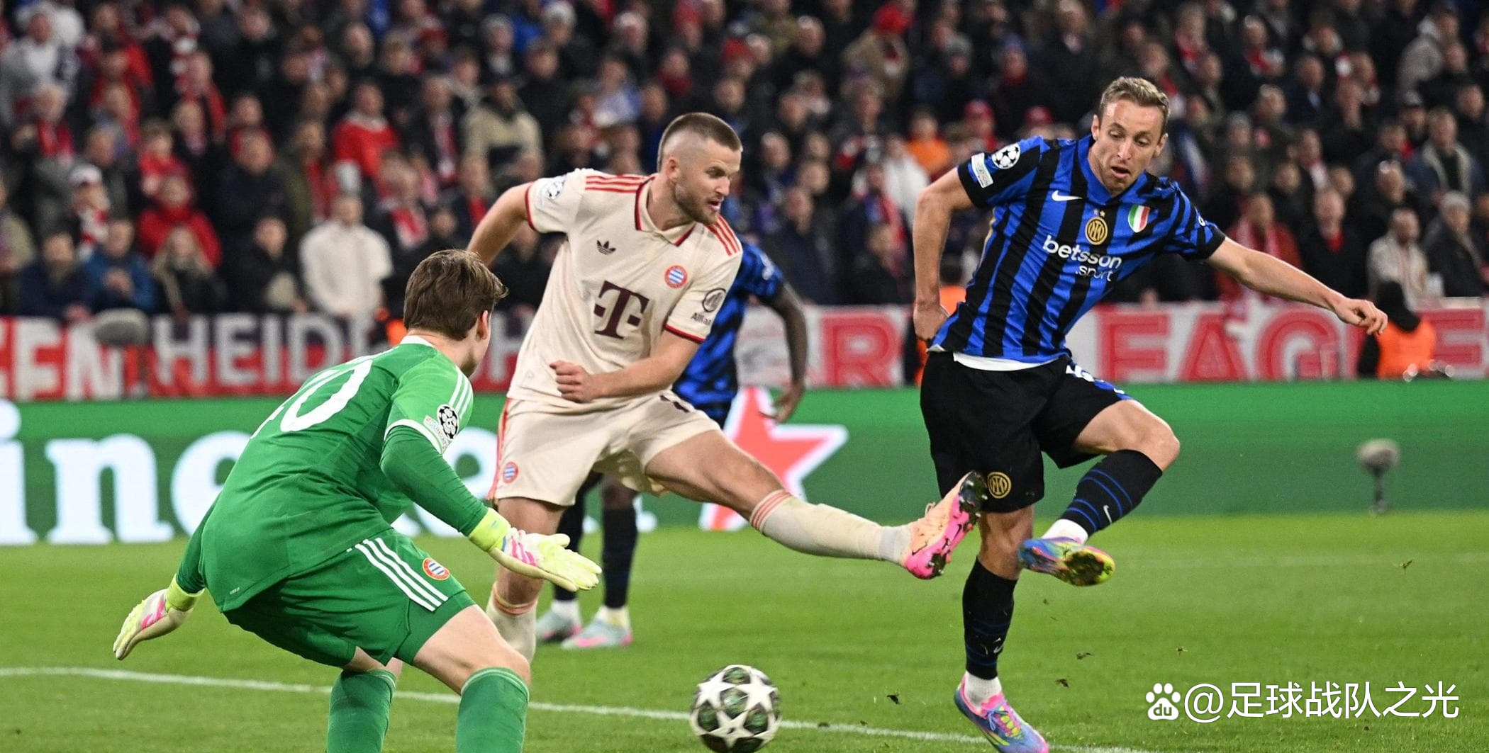 拜仁慕尼黑防线稳固,保持不败纪录 拜仁慕尼黑防线稳固,保持不败纪录