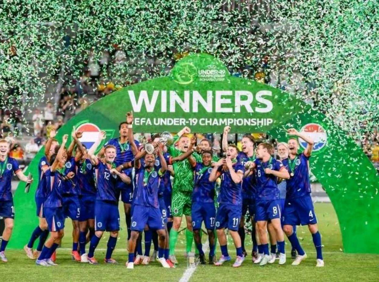 关于荷兰球队击败强敌,一举夺得重要比赛胜利的信息 关于荷兰球队击败强敌,一举夺得重要比赛胜利的信息