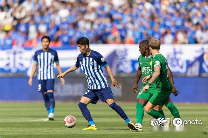 北京国安对阵江苏苏宁，双方实力不相上下