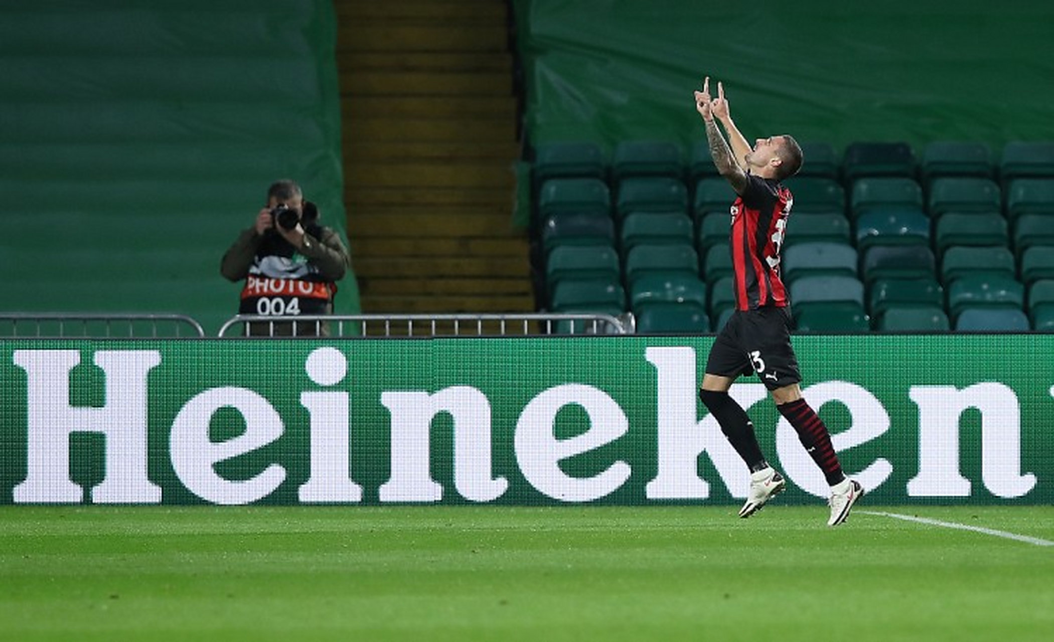 AC米兰主场战平弗罗西诺内,遭遇一场平局 AC米兰主场战平弗罗西诺内,遭遇一场平局