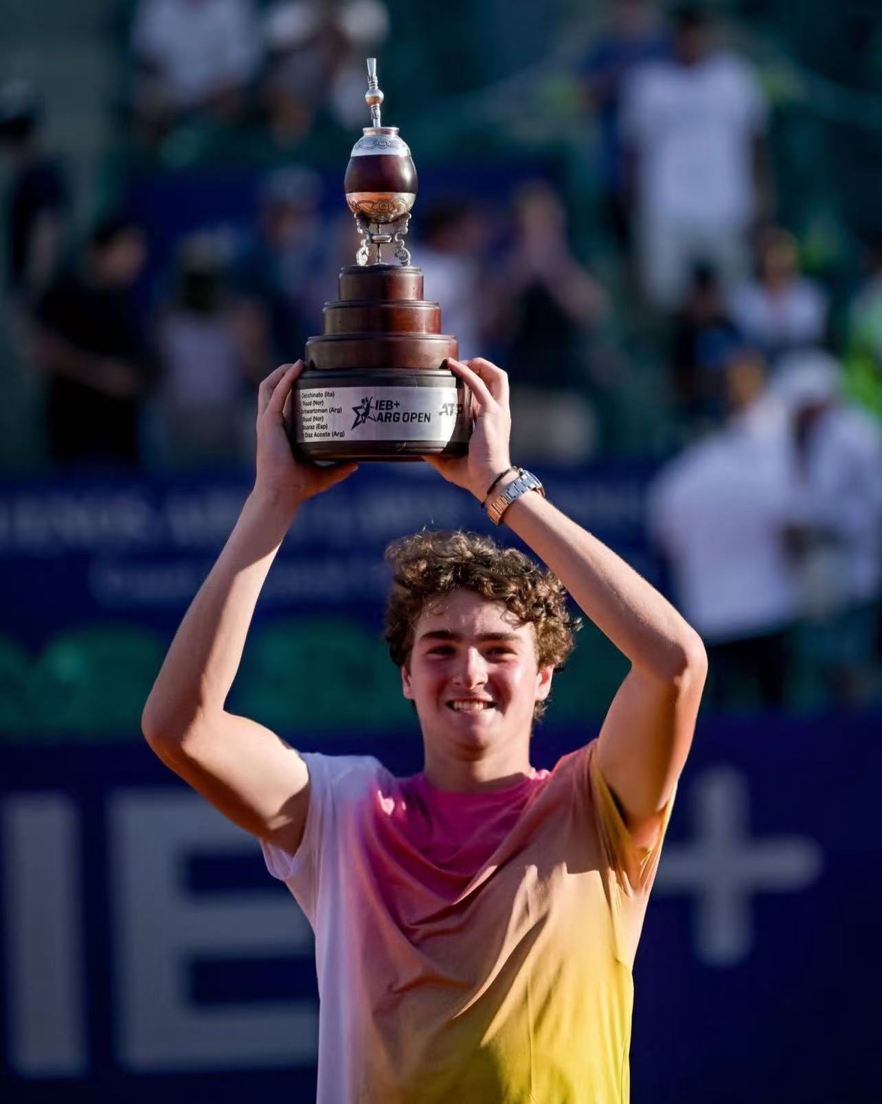 卡塔尔田径选手实力出众,名列前茅 卡塔尔田径选手实力出众,名列前茅