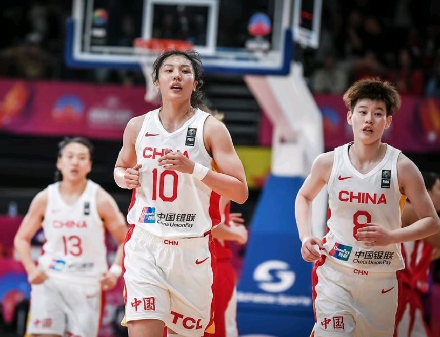 开云体育-北京女篮主场重夺榜首位置，全队备战雄心壮志