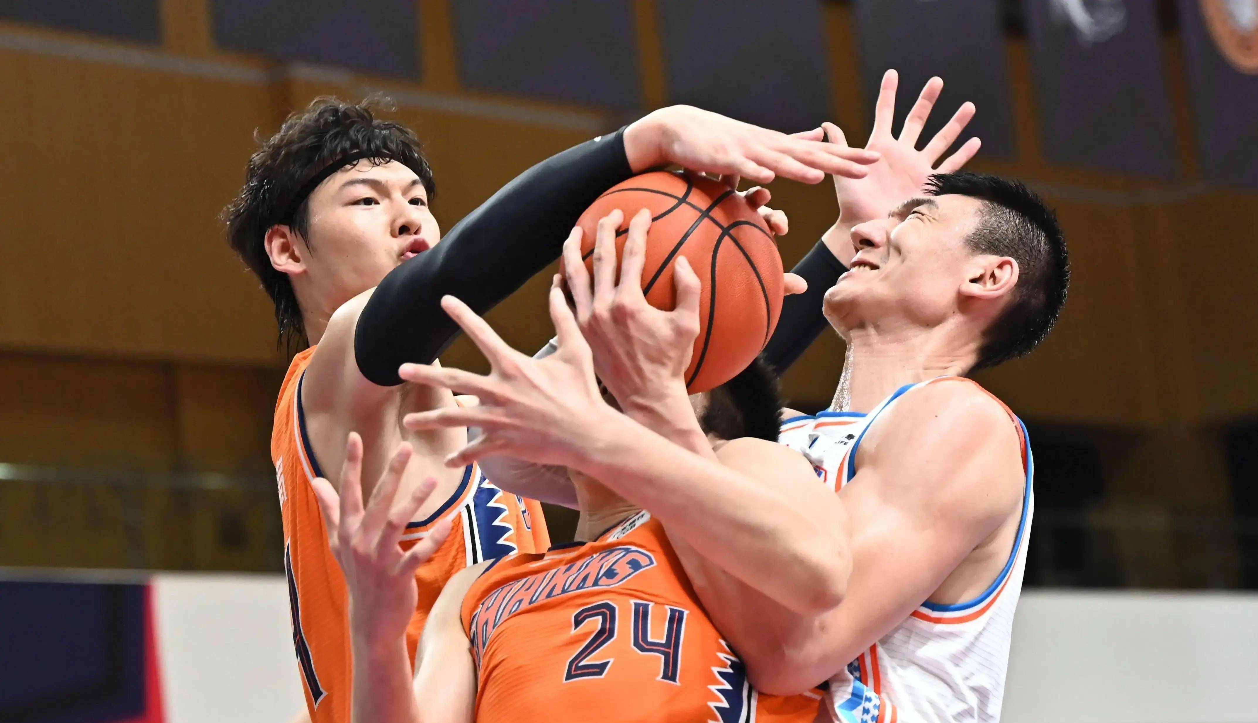 甘肃男篮击败重庆,结束连败 甘肃男篮击败重庆,结束连败