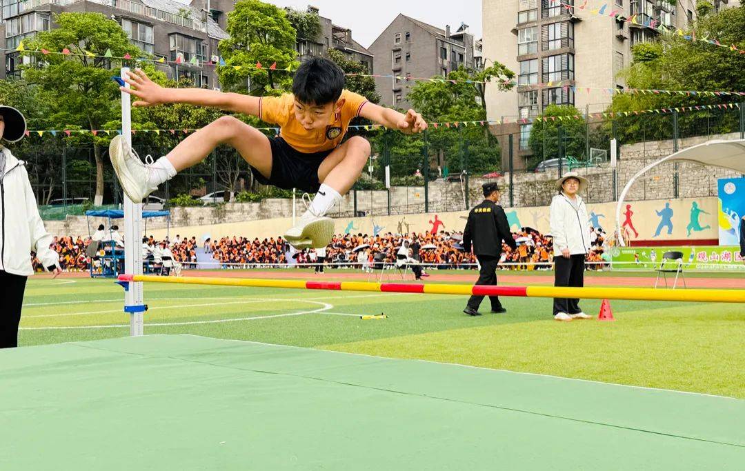 超越自我,运动健儿们在挑战极限的路上奋勇向前 超越自我,运动健儿们在挑战极限的路上奋勇向前