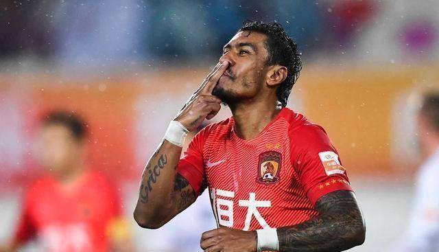 泰达门将神勇,多次关键扑救 泰达门将神勇,多次关键扑救