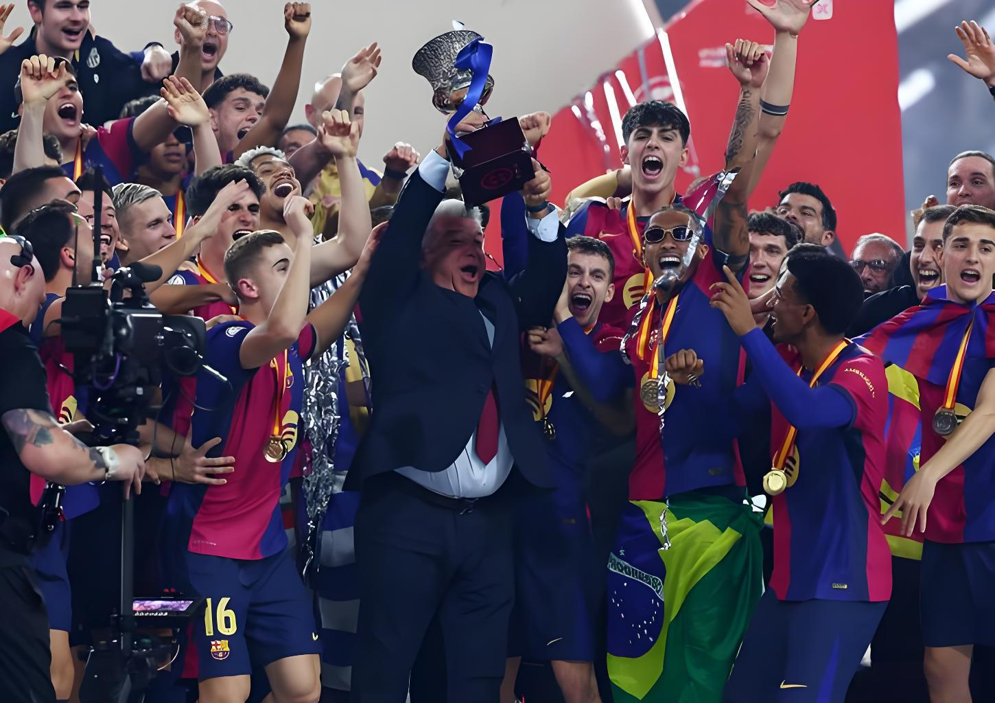 皇家马德里主场全取三分,继续追赶巴塞罗那 皇家马德里主场全取三分,继续追赶巴塞罗那