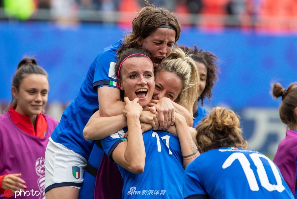 澳大利亚队力克巴西女足,取得胜利 澳大利亚队力克巴西女足,取得胜利