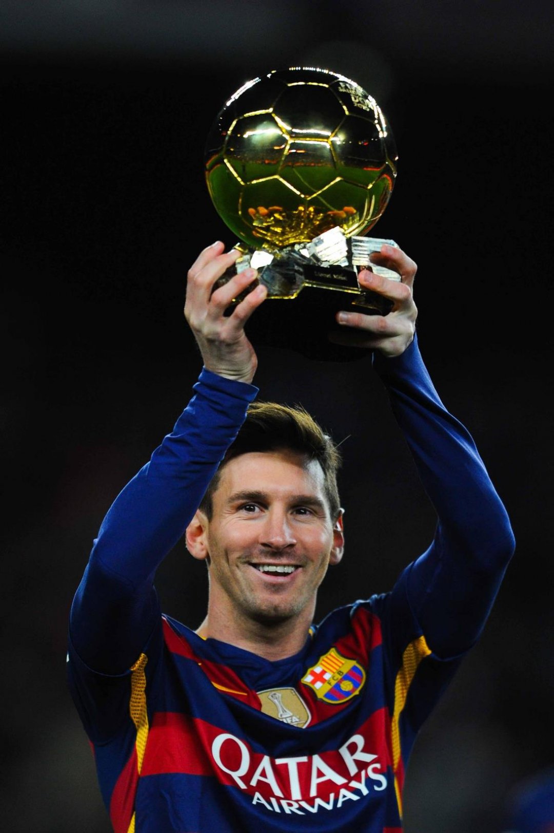 梅西荣膺金球奖,再次登顶世界足球之巅 梅西荣膺金球奖,再次登顶世界足球之巅