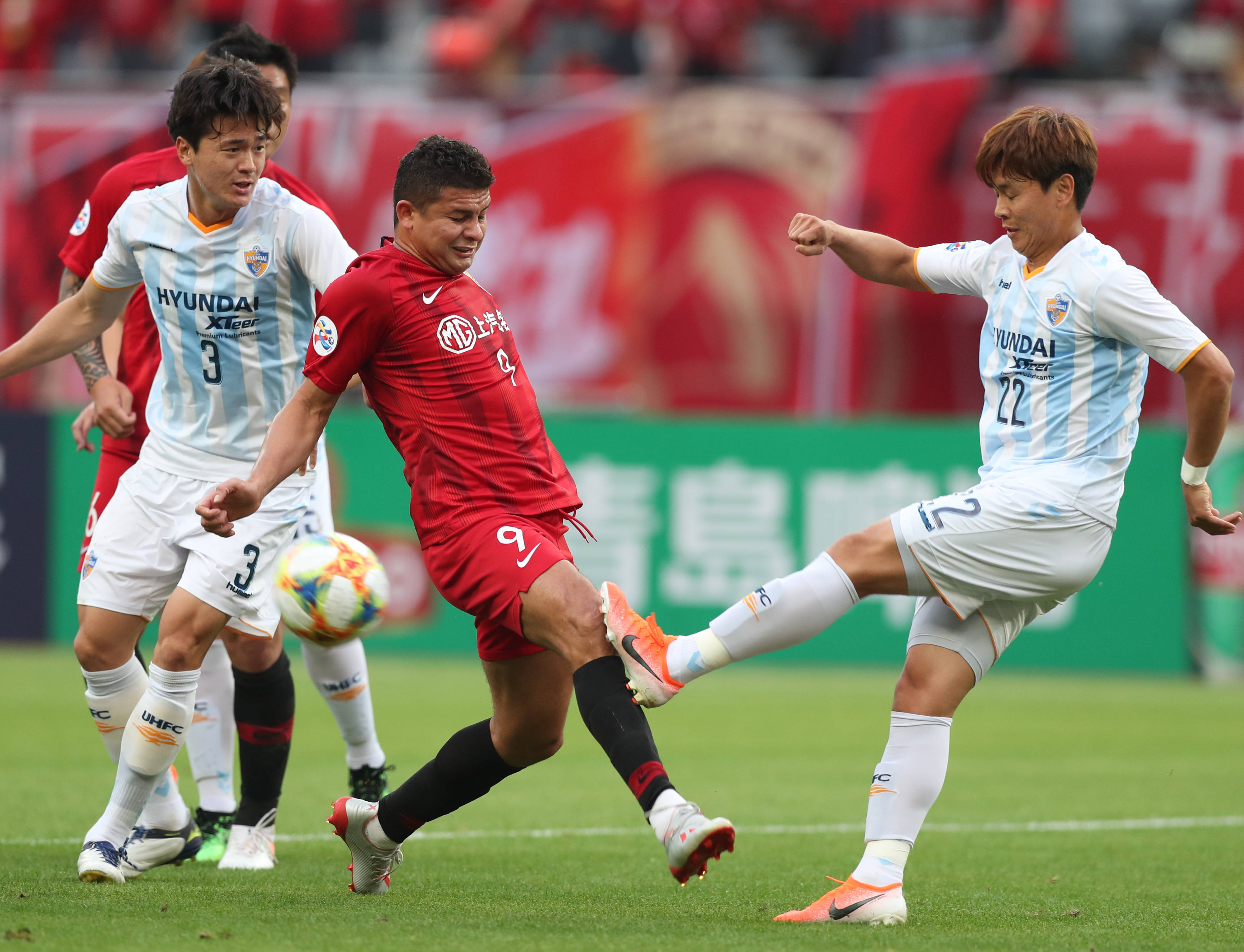 上海申花主场不敌华夏,遭遇两连败 上海申花主场不敌华夏,遭遇两连败