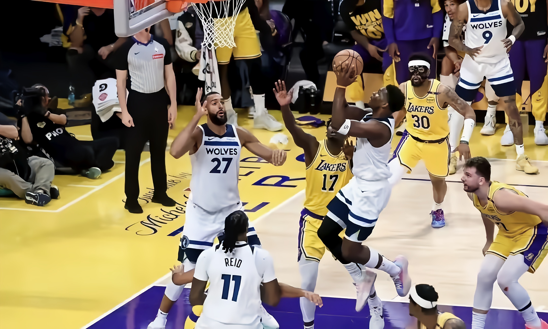 欧洲篮球联赛季后赛激烈开战 欧洲篮球联赛季后赛激烈开战