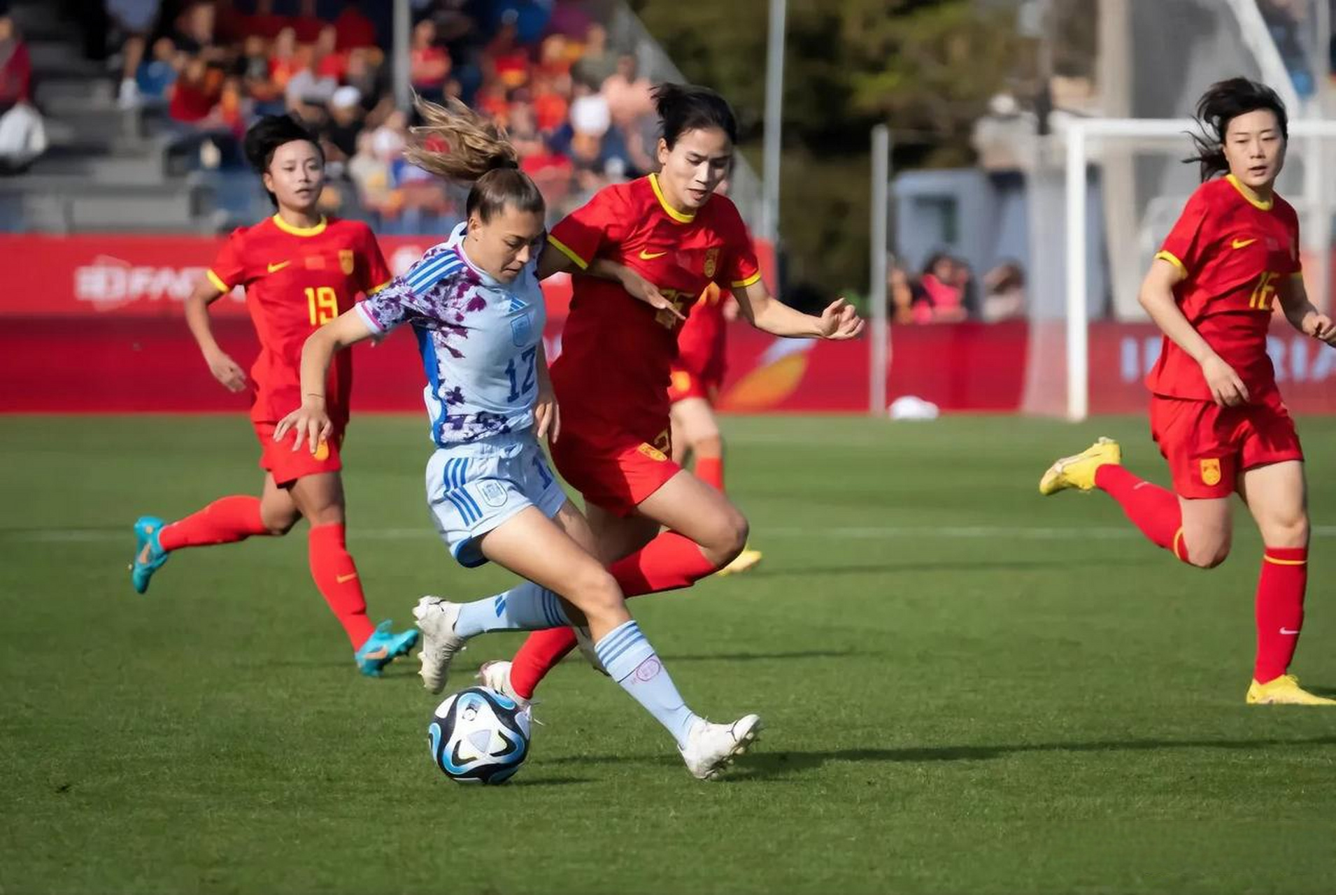 新加坡女足国家队在东南亚赛事中崭露头角 新加坡女足国家队在东南亚赛事中崭露头角