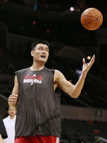 姚明发表关于篮球运动员劳动权益的倡议的简单介绍