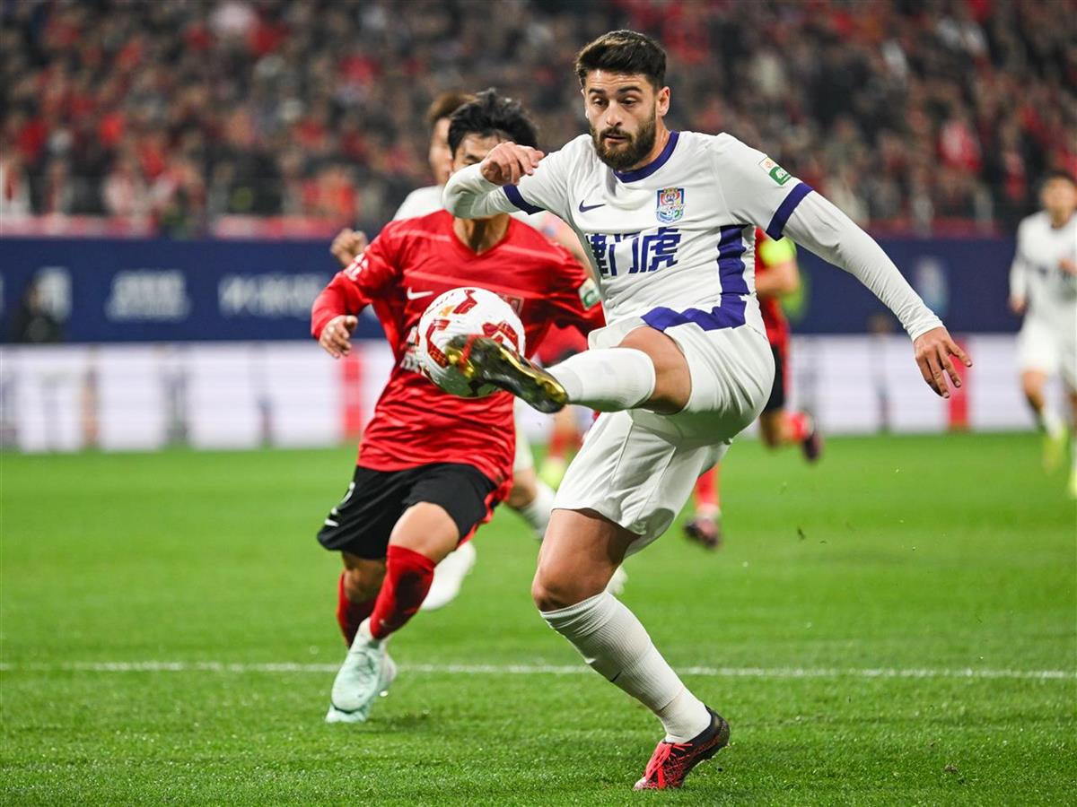 武汉遭遇两连败,保级形势岌岌可危 武汉遭遇两连败,保级形势岌岌可危