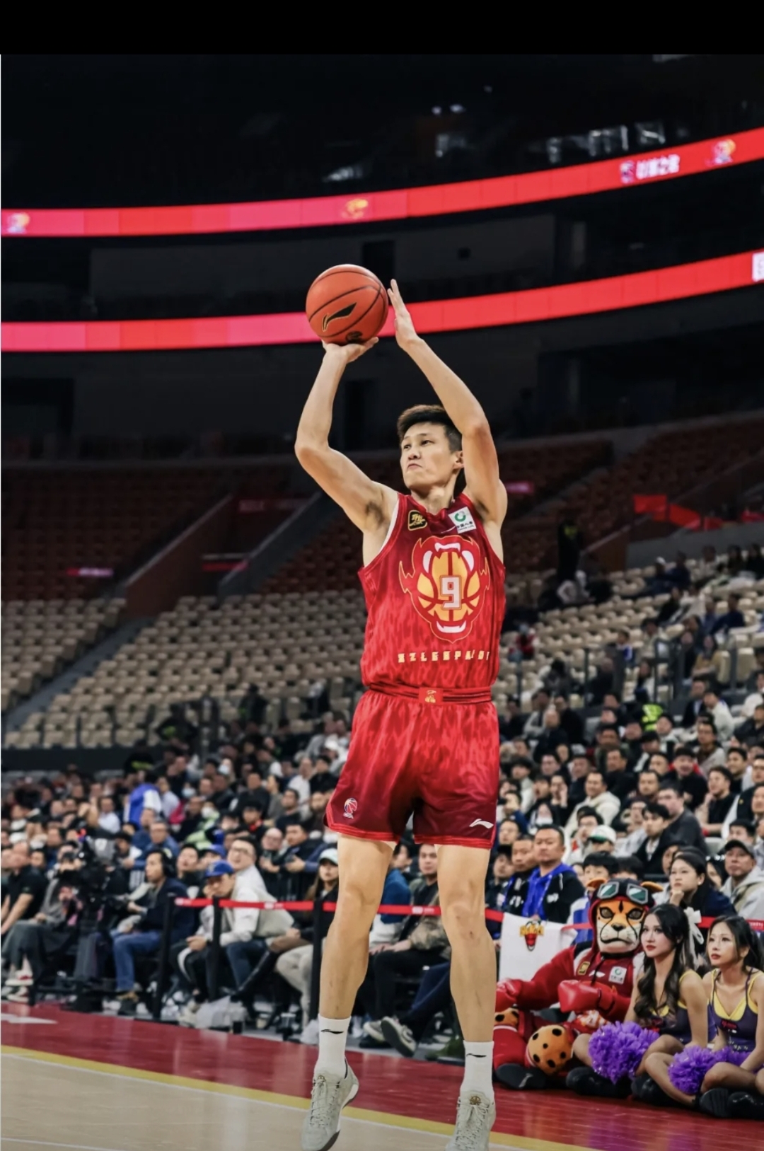 篮球联赛风云人物：外援成抢手货