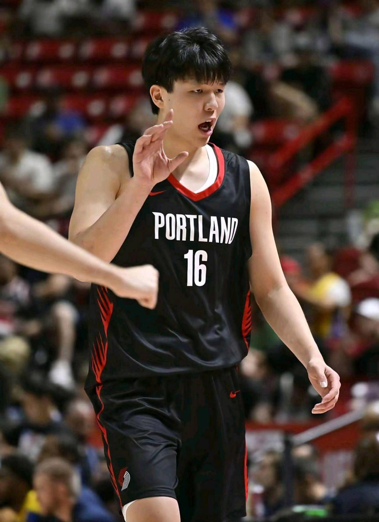 新秀崭露头角,表现出色引人注目 新秀崭露头角,表现出色引人注目