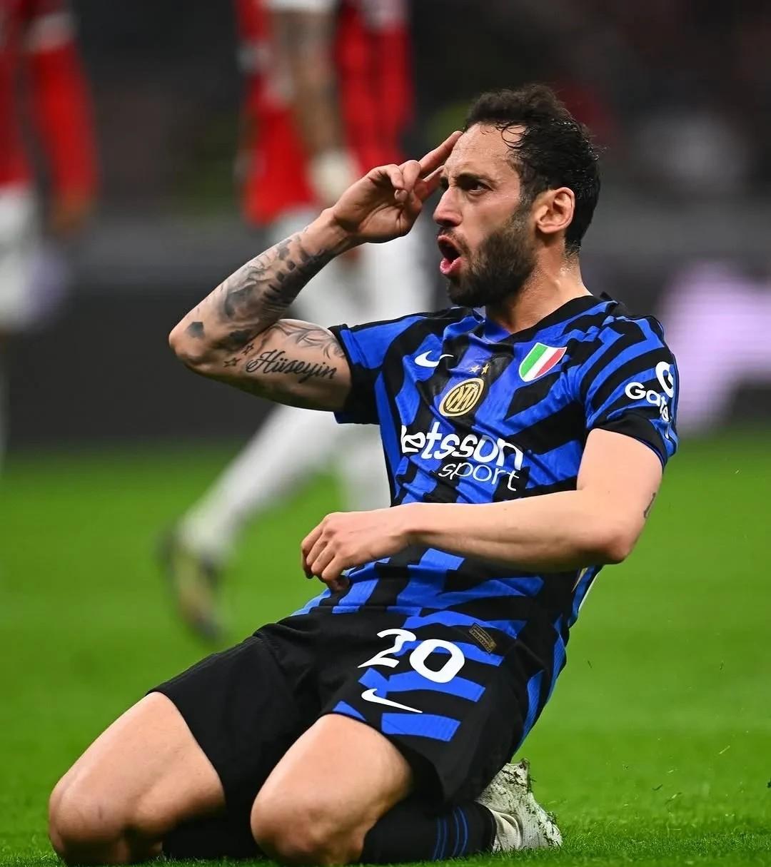 AC米兰唤醒沉睡,斗拜仁蓄势待发 AC米兰唤醒沉睡,斗拜仁蓄势待发