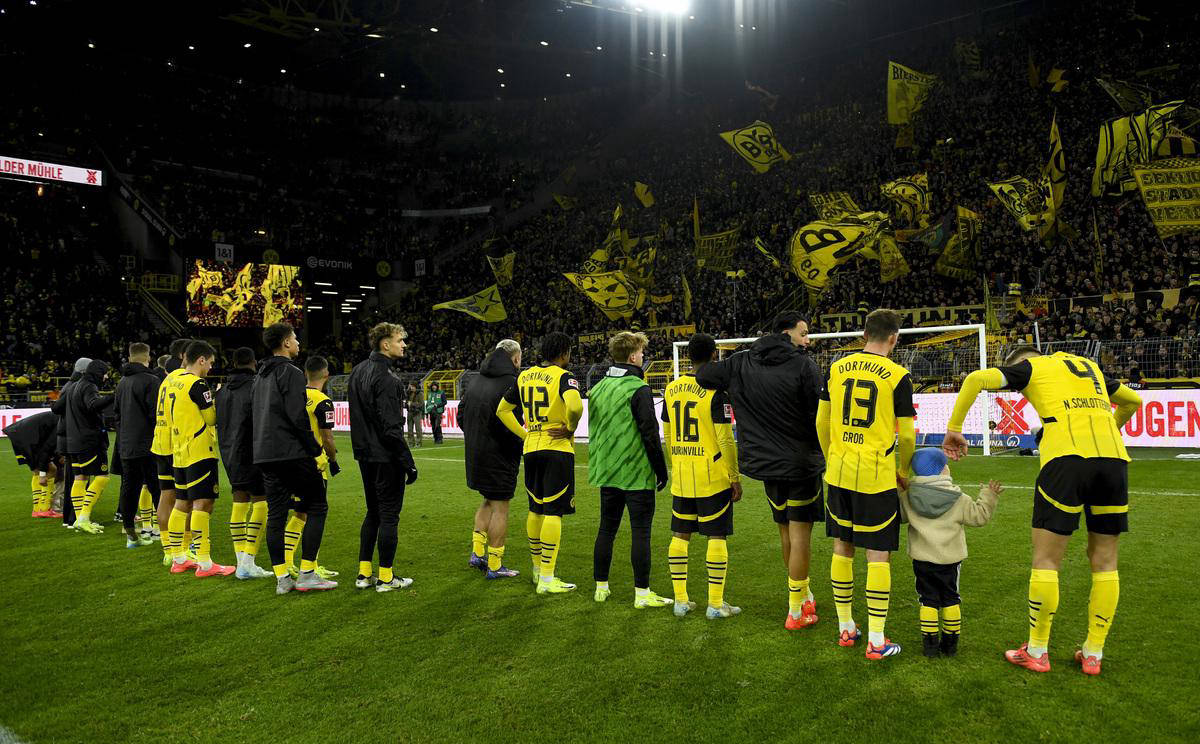 多特蒙德客场惨遭RB莱比锡逆转,形势不妙 多特蒙德客场惨遭RB莱比锡逆转,形势不妙