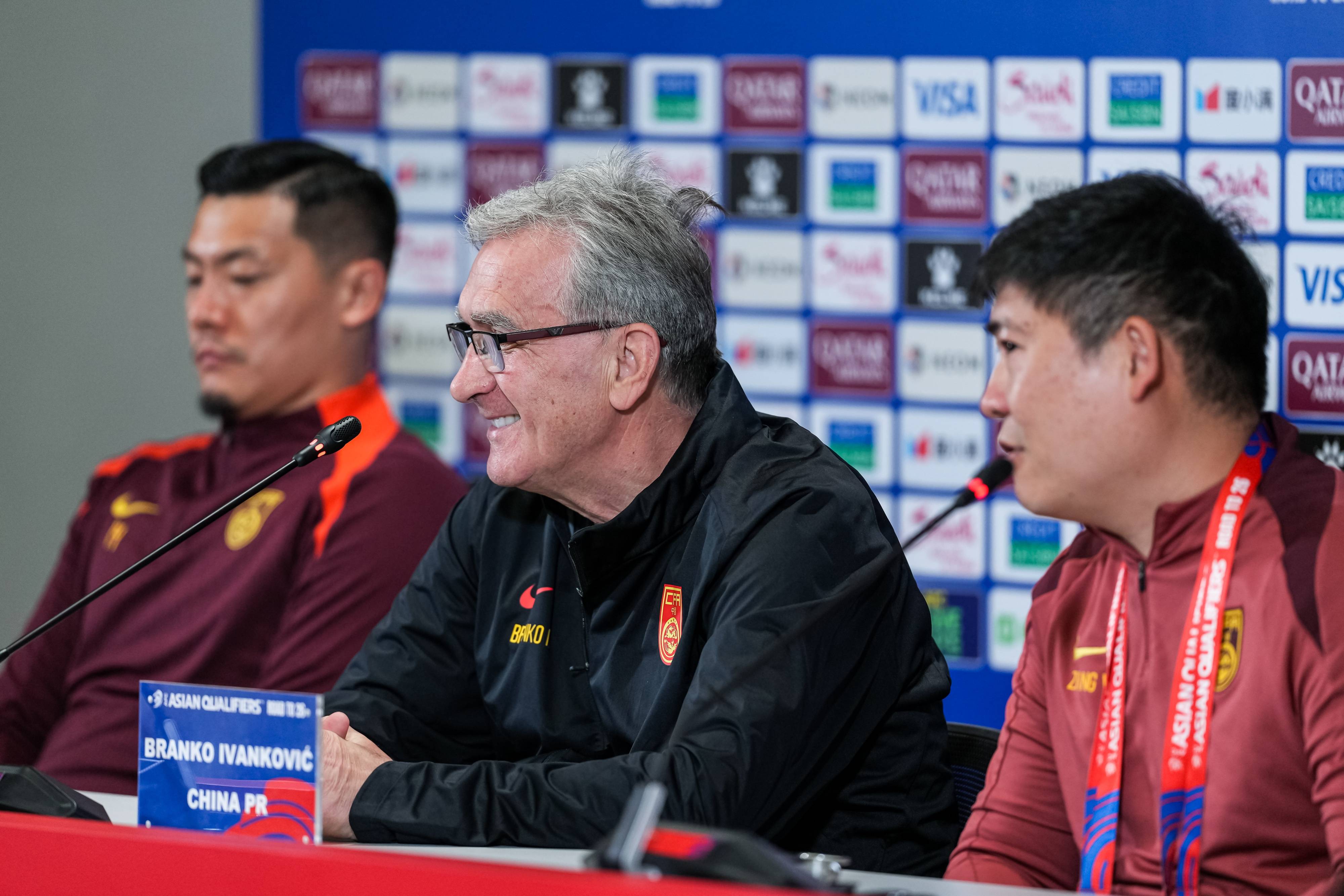 国家队赢得惊险胜利，晋级下一轮