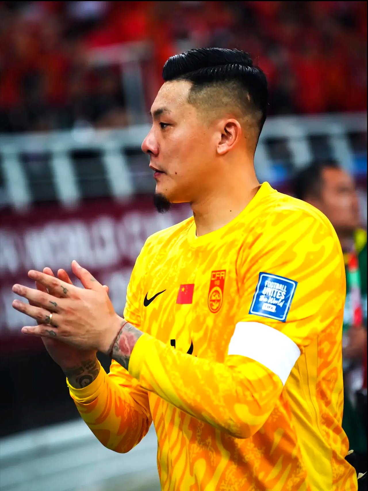 国家队赢得惊险胜利，晋级下一轮