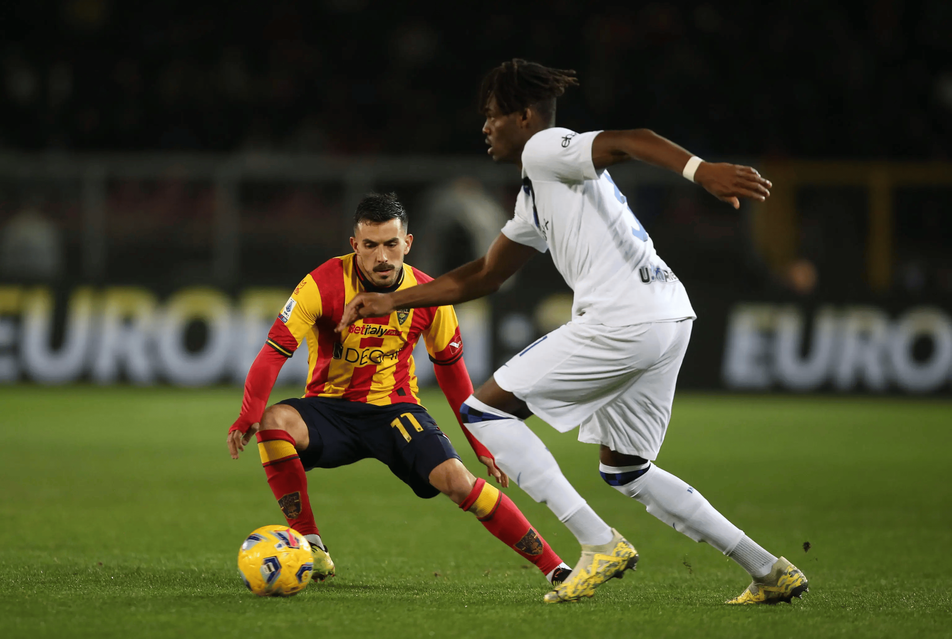 莱切主场平局,保级形势依然严峻 莱切主场平局,保级形势依然严峻