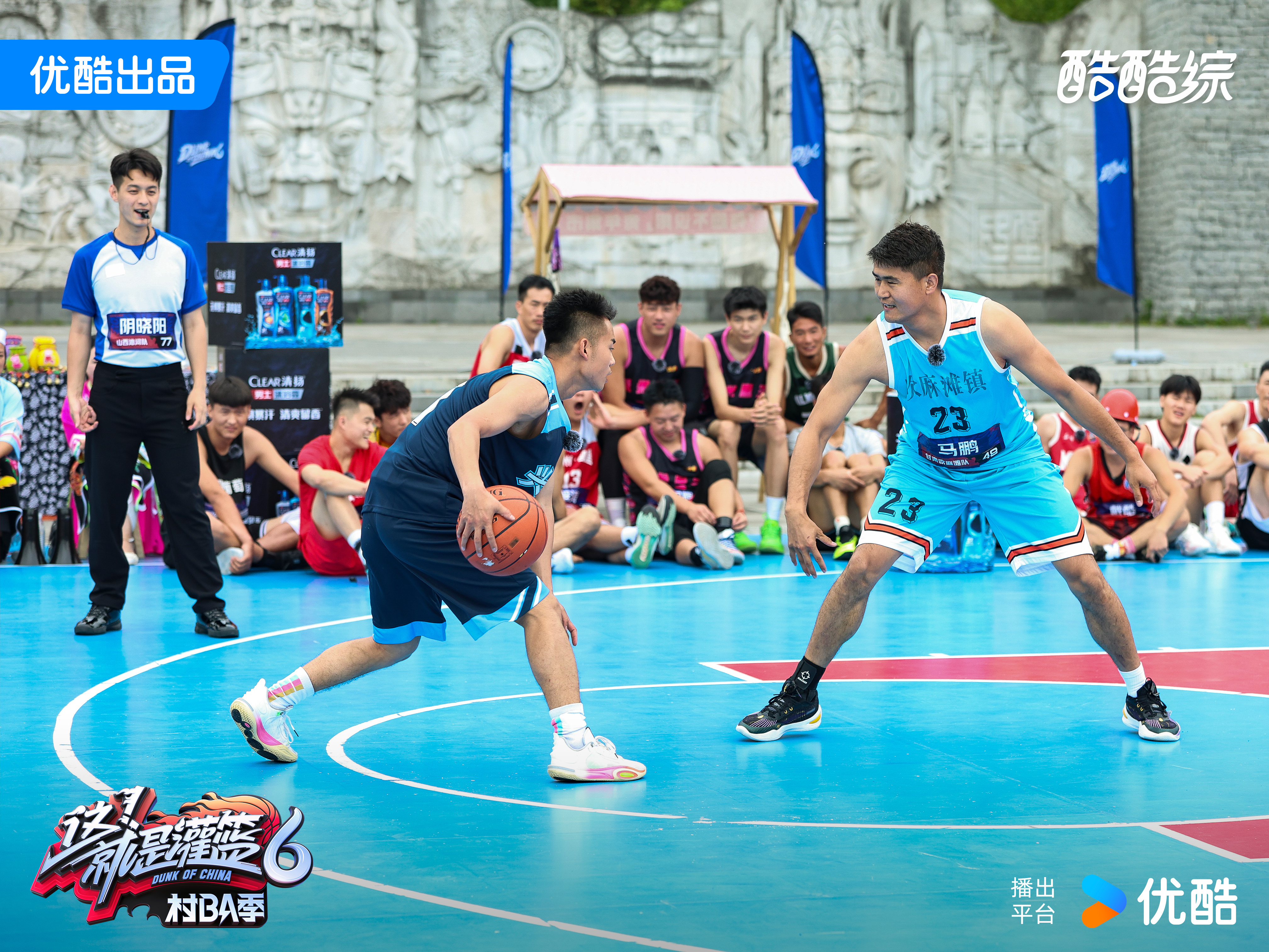 精彩的篮球赛事给球迷留下深刻印象