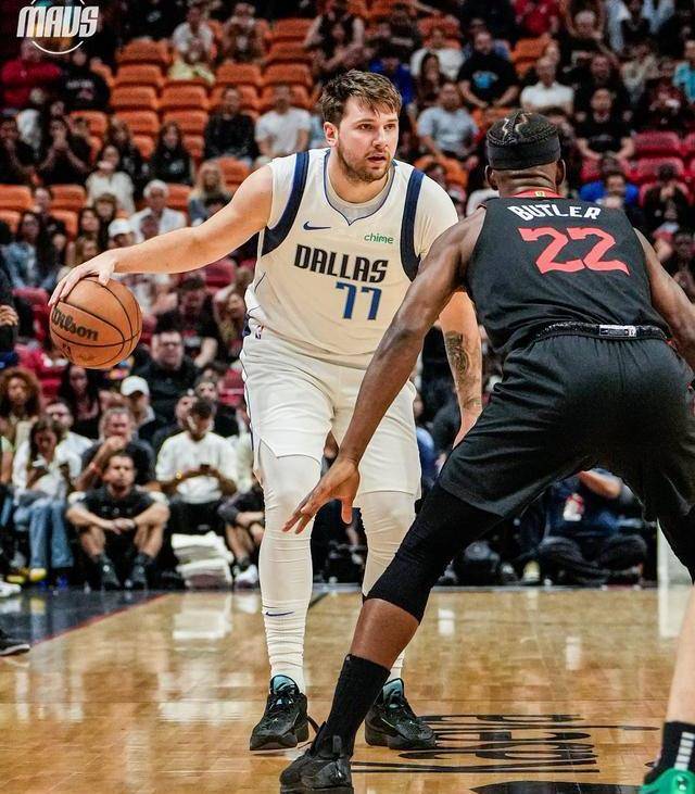 快船惊险取胜独行侠,决心夺得总冠军! 快船惊险取胜独行侠,决心夺得总冠军!