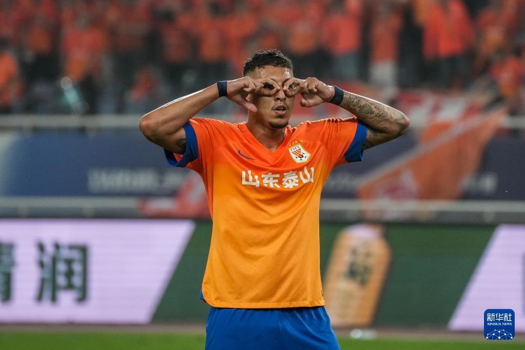 山东鲁能备战艰苦，坚持努力