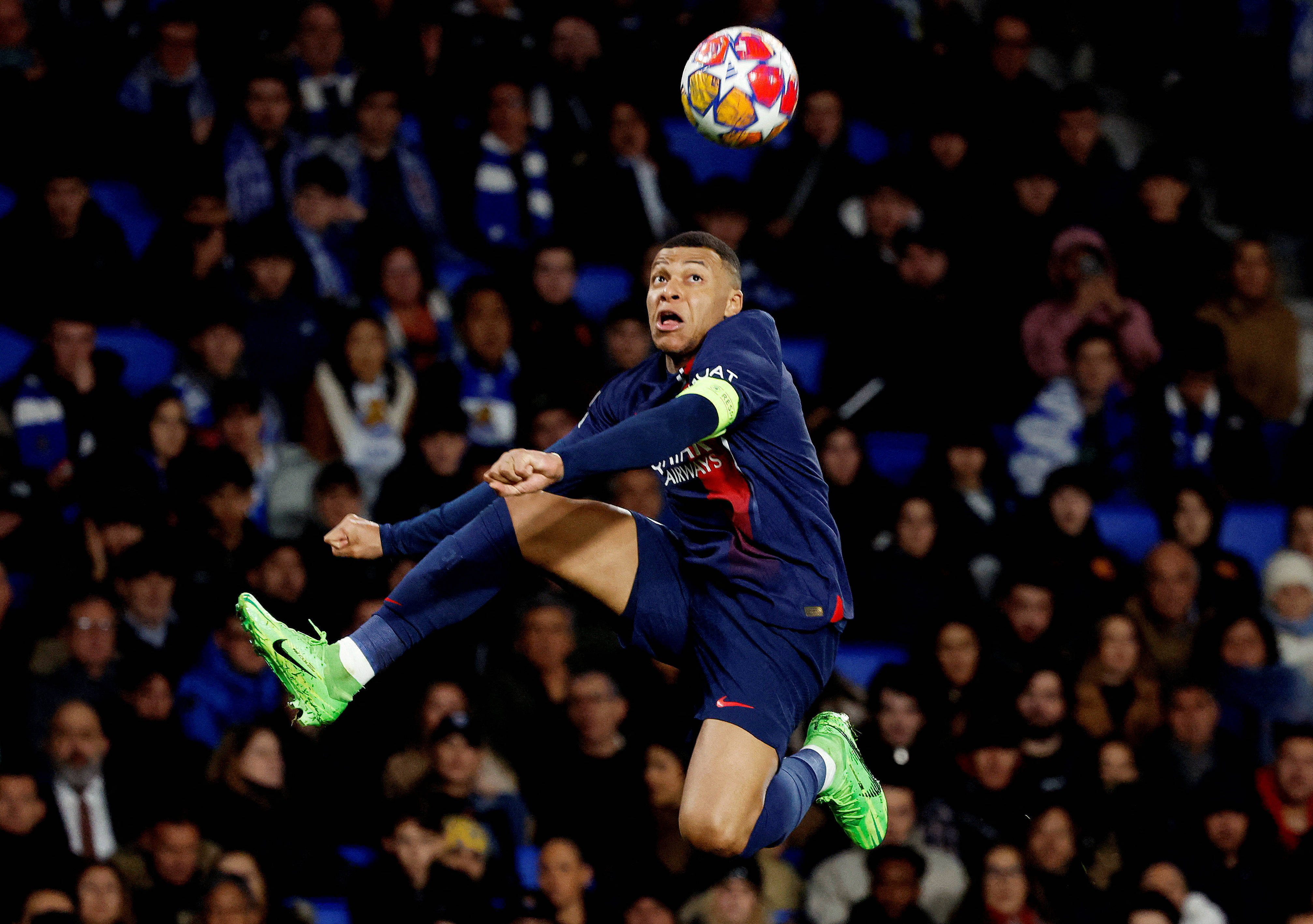 巴黎圣日耳曼继续不败,稳稳霸占榜首位置 巴黎圣日耳曼继续不败,稳稳霸占榜首位置