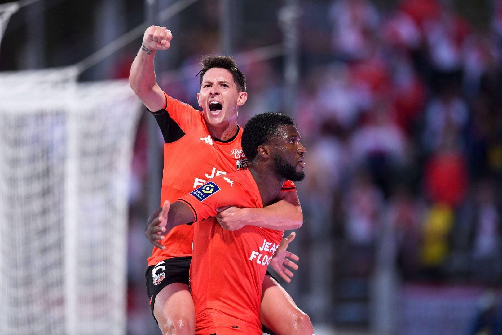 里昂主场逼平雷恩,积分榜上升 里昂主场逼平雷恩,积分榜上升