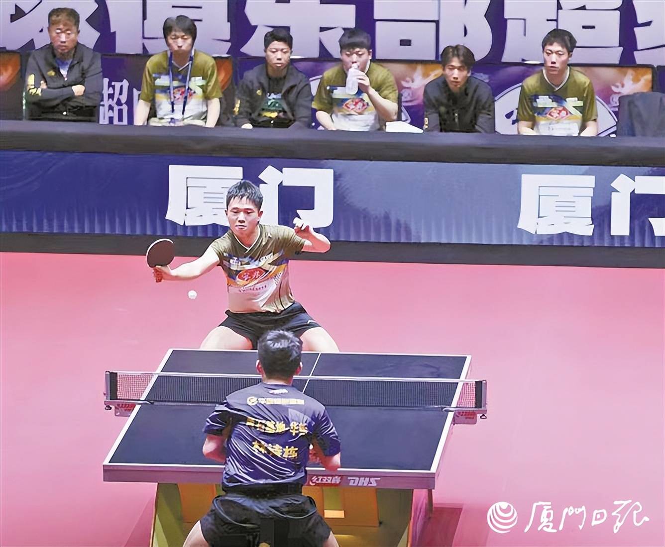 队员在比赛期间出色表现赢得了观众掌声 队员在比赛期间出色表现赢得了观众掌声