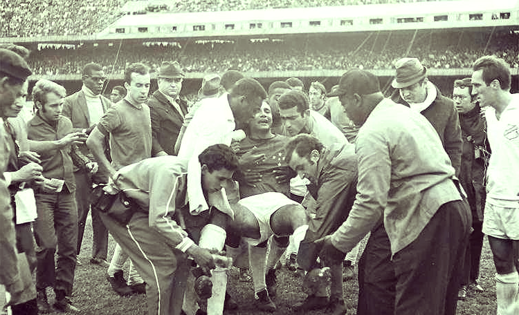 包含足球传奇经典比赛再现重温激情的词条