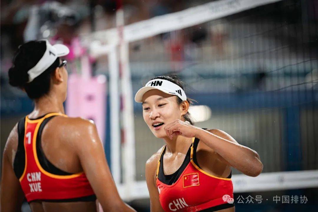 女子排球比赛:两队激战,谁能夺魁? 女子排球比赛:两队激战,谁能夺魁?