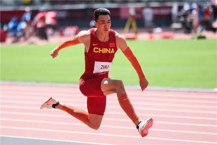 精彩瞬间！运动员的超凡表现