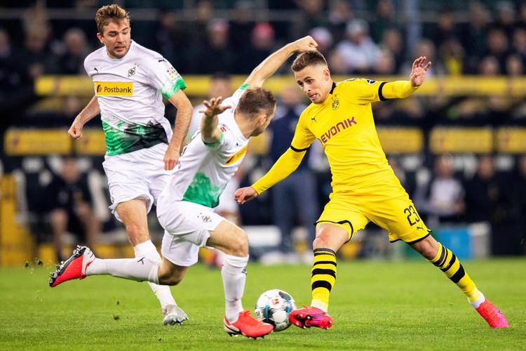 沃尔夫斯堡客场不敌多特蒙德,防线失守的简单介绍 沃尔夫斯堡客场不敌多特蒙德,防线失守的简单介绍