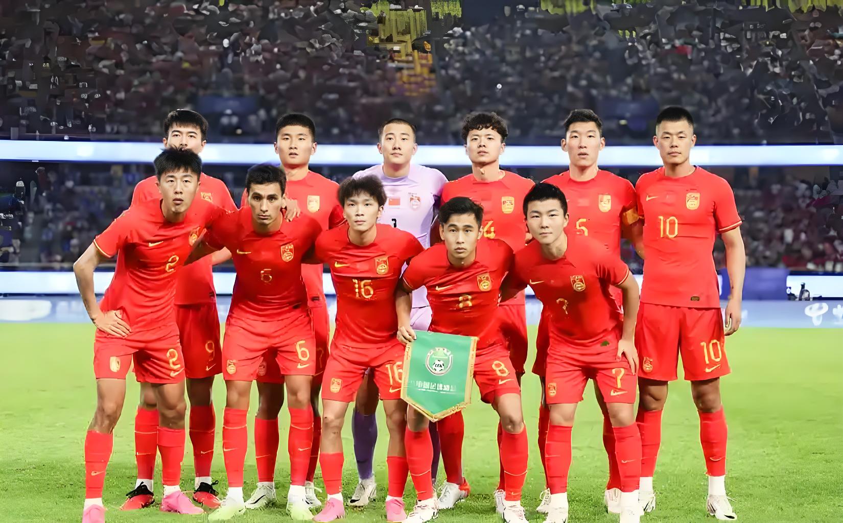 足球巅峰对决:中国国家队风采依旧 足球巅峰对决:中国国家队风采依旧